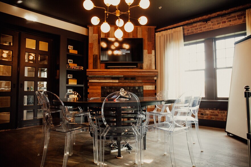 More Photos Of 1228 S Adams St, Fort Worth Office For Lease