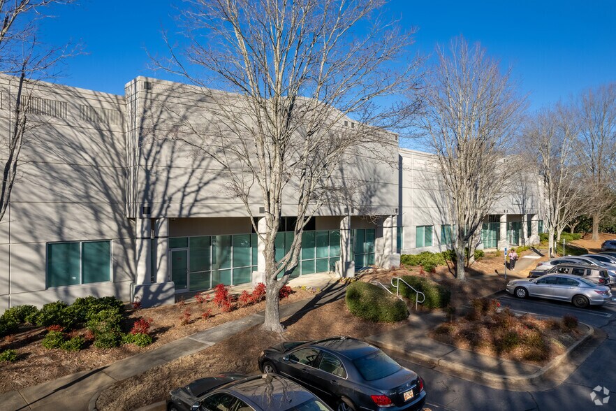 More Photos Of 300 Townpark Dr NW, Kennesaw Warehouse For Lease