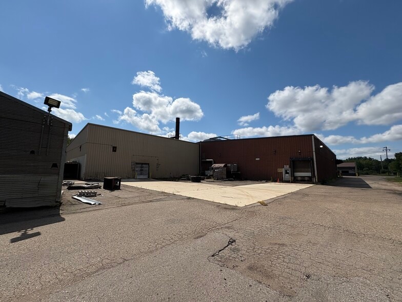 More Photos Of 555 W 25th St, Hibbing Manufacturing For Sale