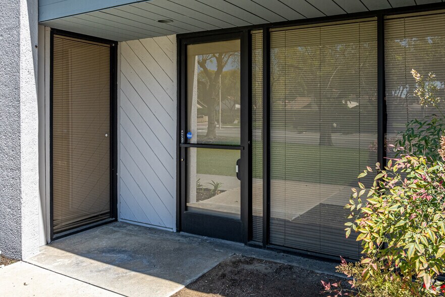 More Photos Of 12604 Hiddencreek Way, Cerritos Showroom For Lease