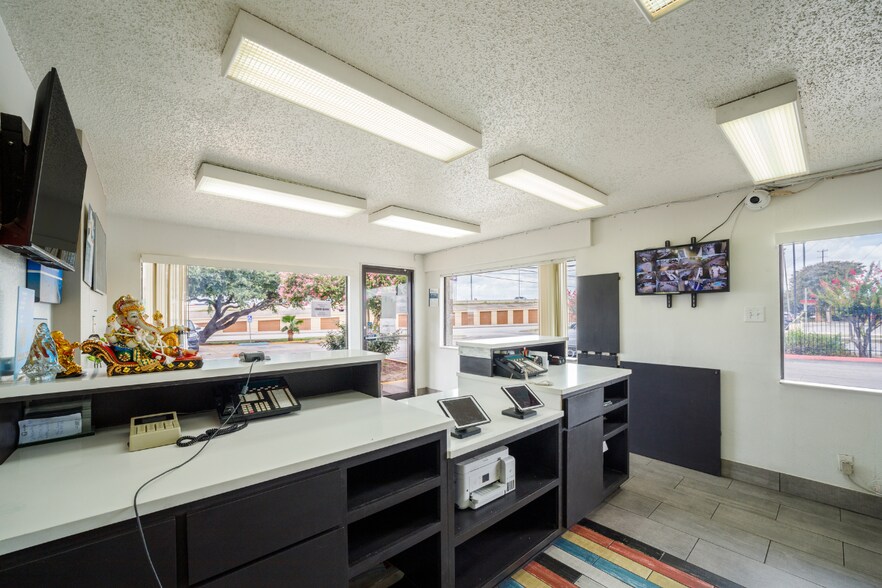 More Photos Of 5522 N Pan Am Expy, San Antonio Hotel For Sale