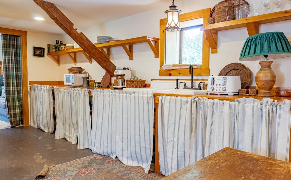 More Photos Of 157 Main St, Belgrade Hotel For Sale