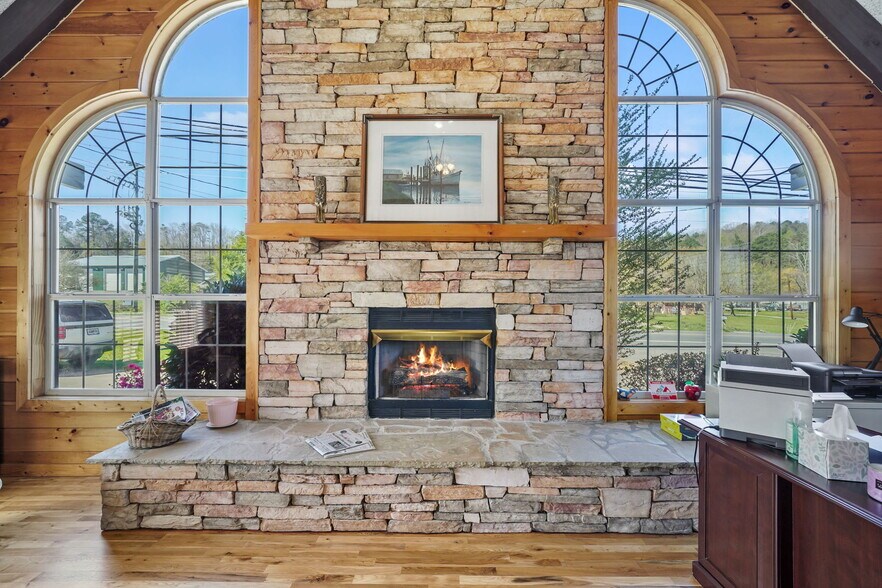 More Photos Of 243 Old Highway 5 S, Ellijay Loft Creative Space For Sale