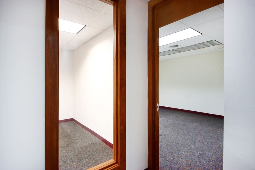 More Photos Of 2851 Evans St, Hollywood Warehouse For Lease