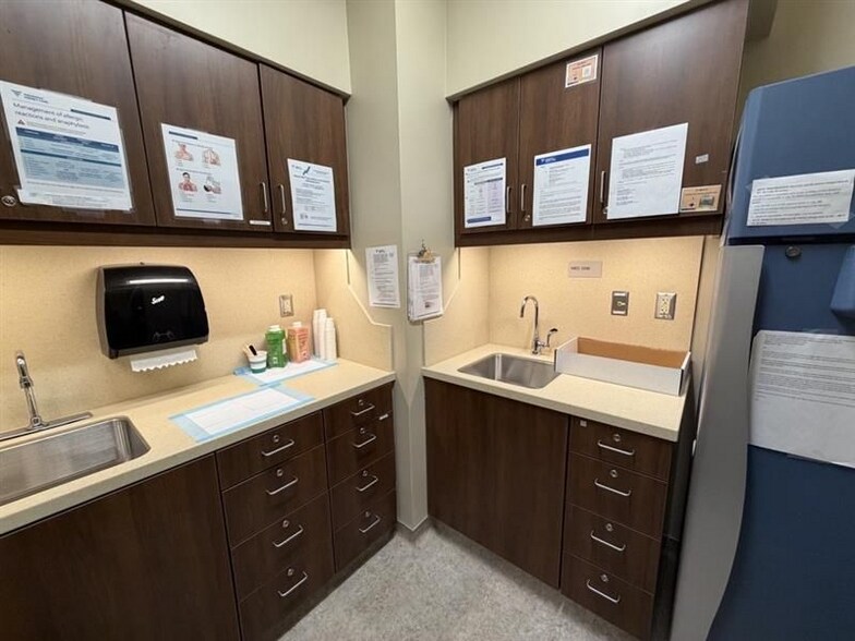 More Photos Of 801 W Bristol St, Elkhart Medical For Lease