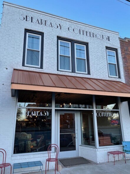 Primary Photo Of 103 N Main St, Quitman Restaurant For Sale
