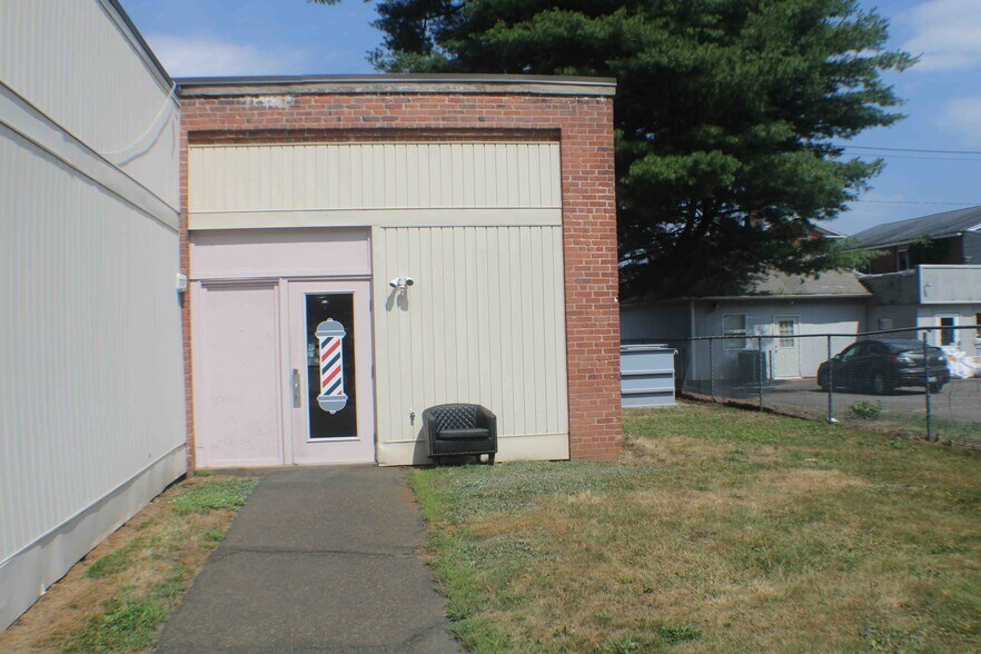 More Photos Of 3000 Whitney Ave, Hamden Unknown For Lease