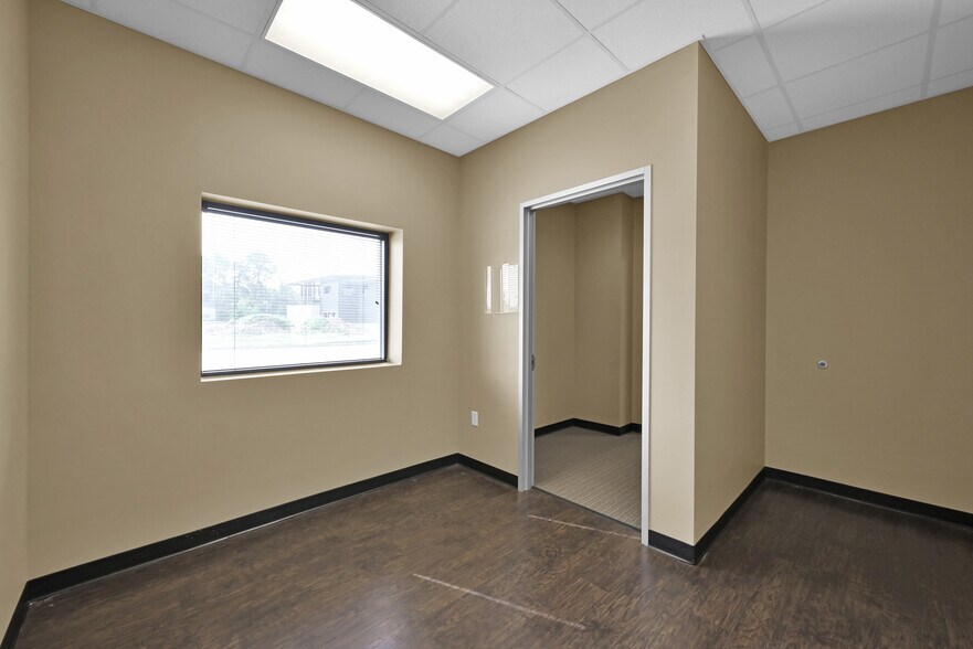 More Photos Of 1126 Rayford Rd, Spring Medical For Sale