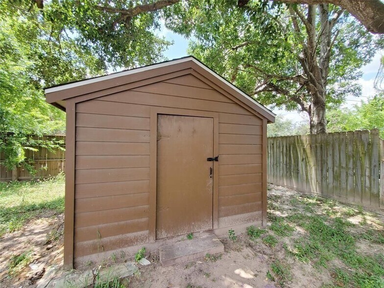More Photos Of 19311-19315 Lazy Valley Dr, Katy Apartments For Sale