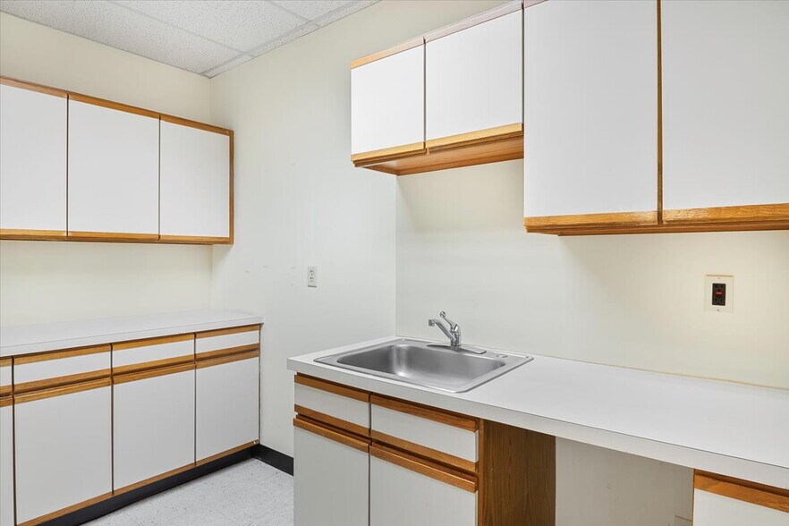 More Photos Of 140 Littleton Rd, Parsippany Office For Lease