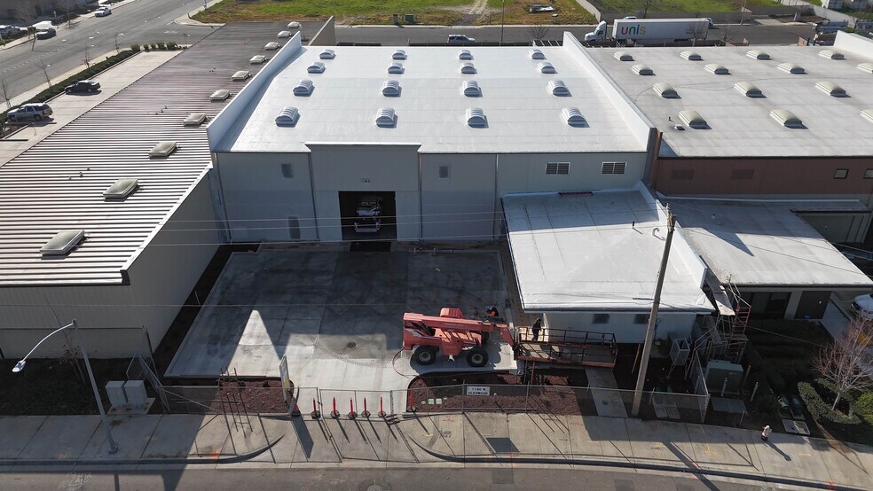 More Photos Of 1140 Glenwood ave, Turlock Showroom For Lease