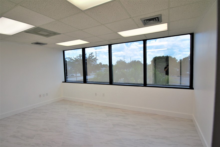 More Photos Of 2701 W Oakland Park Blvd, Oakland Park Office For Sale