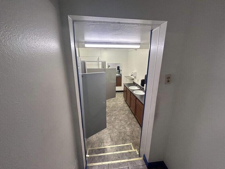 More Photos Of 3605-3625 N Stone Ave, Colorado Springs Distribution For Lease