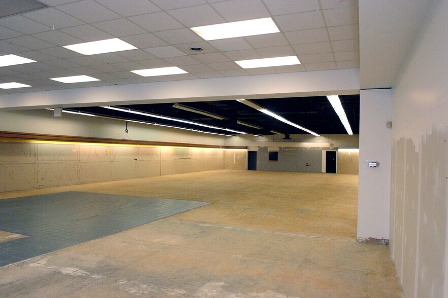More Photos Of 1406-1500 Lexington Ave, Mansfield Unknown For Lease