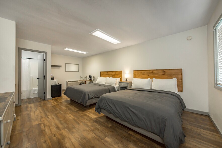 More Photos Of 8546 Edgemont Rd, Greers Ferry Hotel For Sale