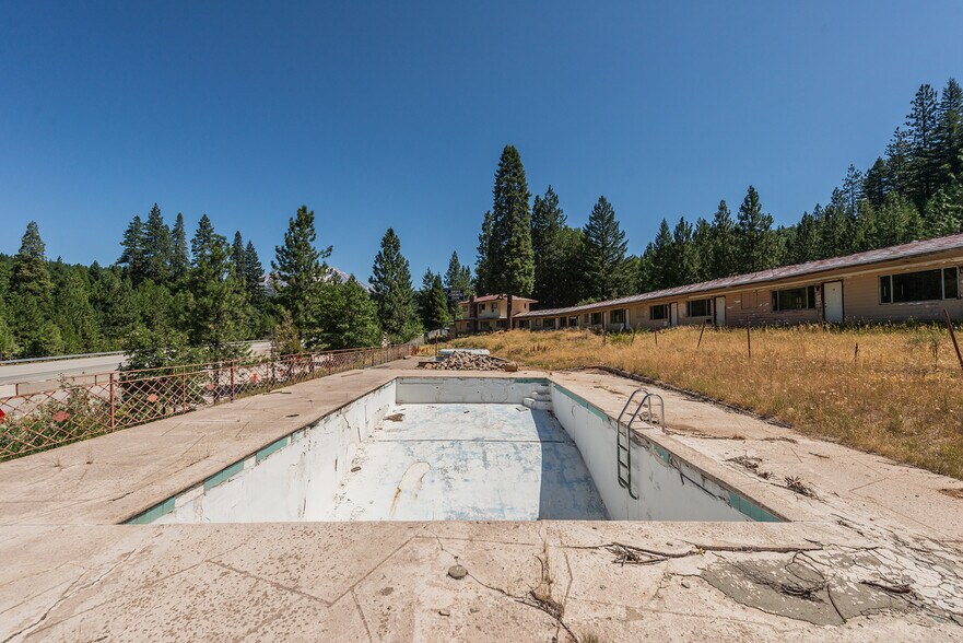 More Photos Of 4221 Siskiyou Ave, Dunsmuir Hotel For Sale