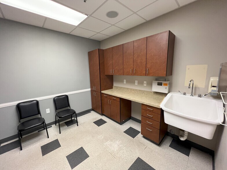 More Photos Of 3800-3840 Grant Ave, Loveland Medical For Lease