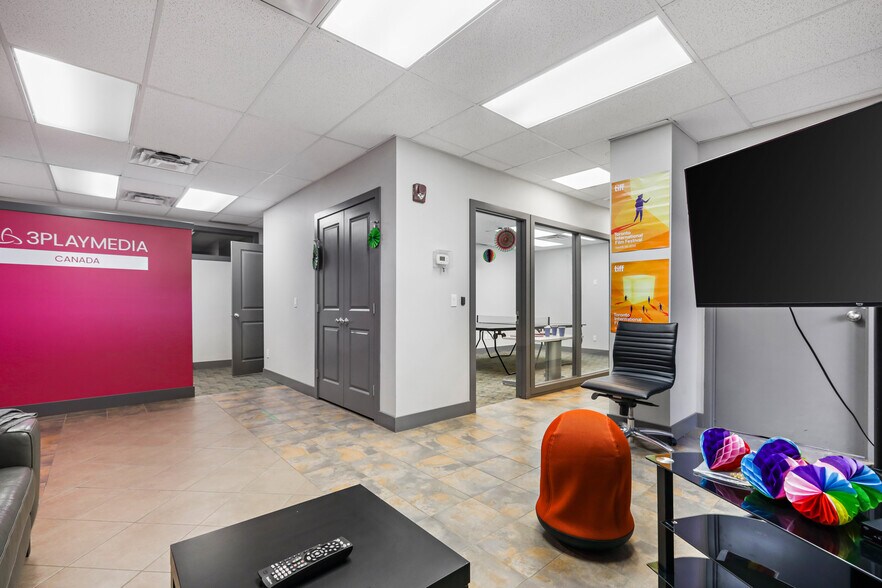 More Photos Of 1909 10th Ave SW, Calgary Office For Sale