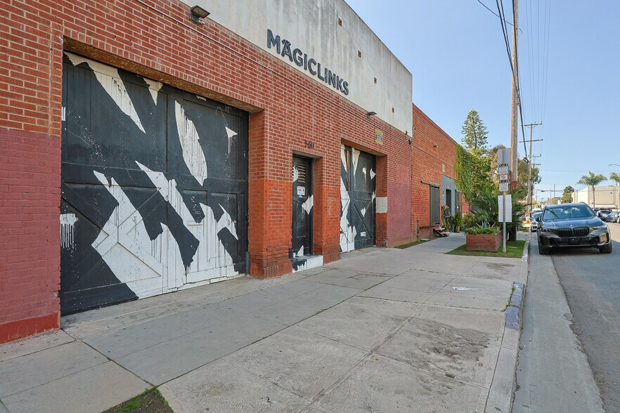 More Photos Of 350-360 Sunset Ave, Venice Warehouse For Lease