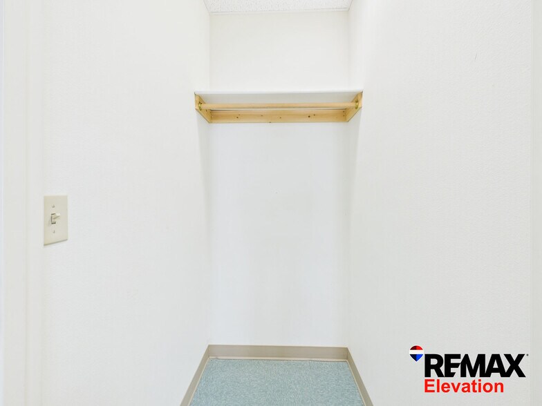 More Photos Of 156 N 6th St, Basin Office For Sale