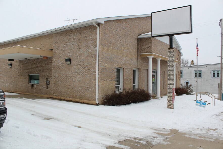 More Photos Of N4386 State Road 49, Poy Sippi Bank For Sale