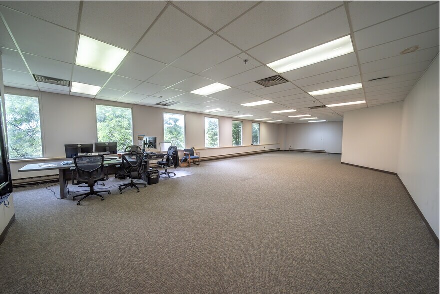 More Photos Of 2100 Cedar St, Fremont Distribution For Lease