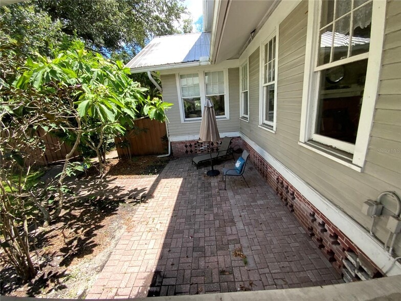 More Photos Of 606 E Oak St, Arcadia Hospitality For Sale