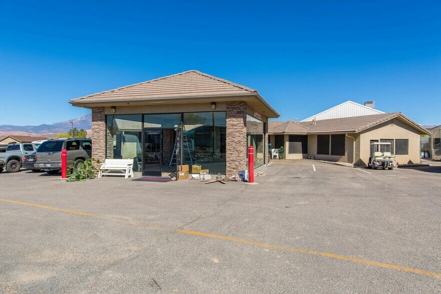 Primary Photo Of 1210 W State St, Hurricane General Retail For Lease