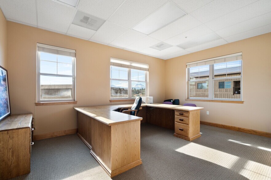 More Photos Of 270 E Sun Ranch Dr, Sisters Industrial For Sale