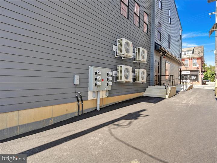 More Photos Of 336-338 Main St, Denver Storefront Retail Residential For Lease