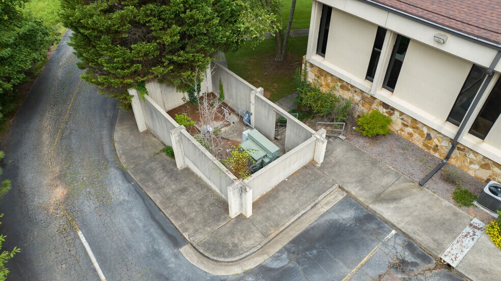 More Photos Of 1330 N Park St, Carrollton Medical For Lease