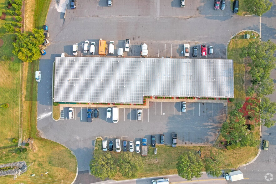 More Photos Of 330-344 Springhill Farm Rd, Fort Mill Light Distribution For Sale
