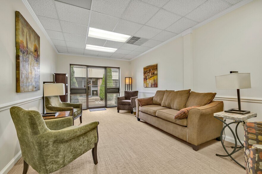 More Photos Of 229 Ward Cir, Brentwood Office For Sale