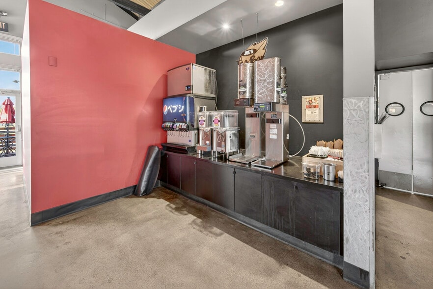 More Photos Of 100 W Troutman Pky, Fort Collins Restaurant For Lease