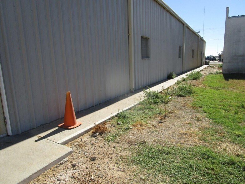 More Photos Of 2121 W Mary St, Garden City Industrial For Lease