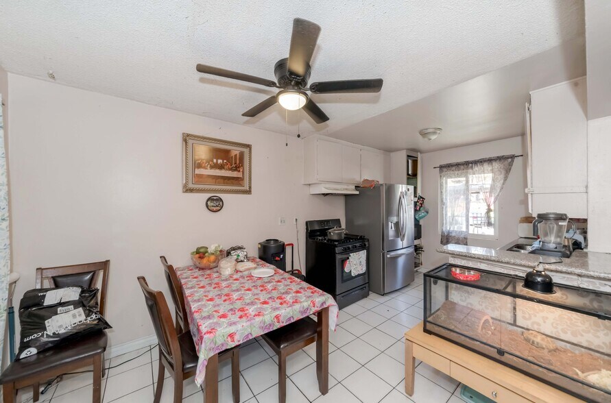 More Photos Of 310 E Wakefield Ave, Anaheim Apartments For Sale