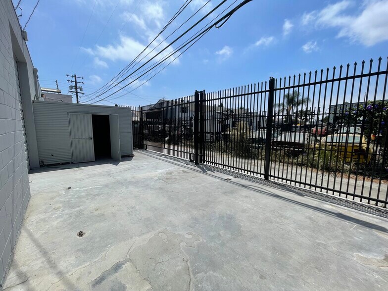 More Photos Of 1481-1493 Cota Ave, Long Beach Warehouse For Lease