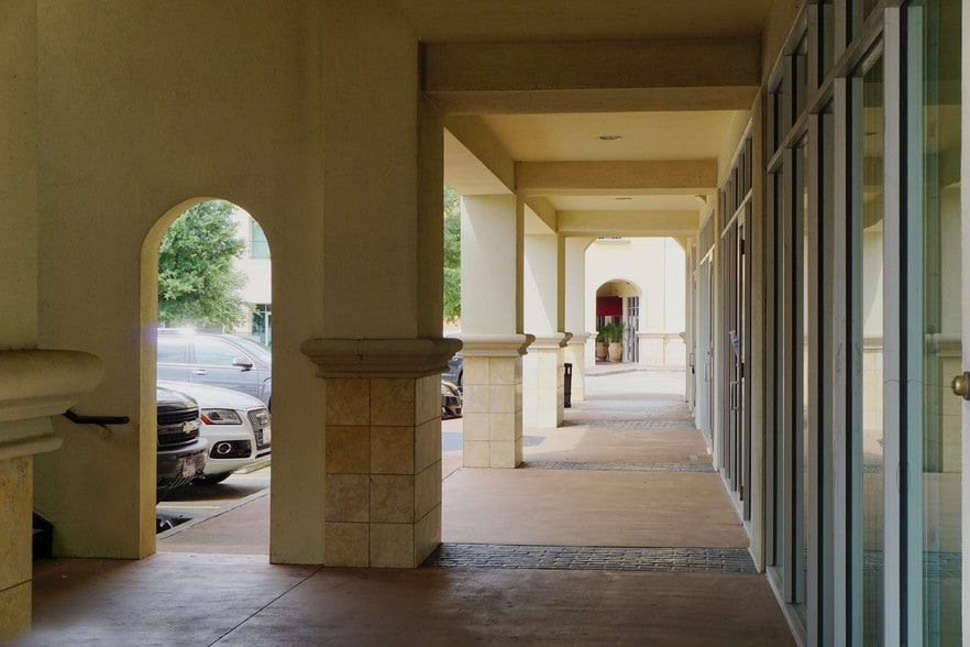 More Photos Of 3005-3115 W Loop 610, Houston Unknown For Lease