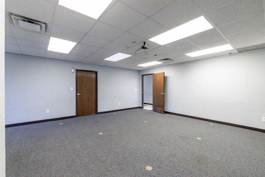 More Photos Of 744 SE 25th St, Oklahoma City Medical For Lease