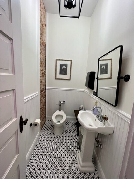 More Photos Of 252 Seavy St, Senoia Hospitality For Sale
