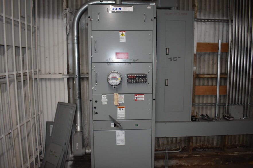 More Photos Of 4862 Compton Ave, Los Angeles Manufacturing For Sale