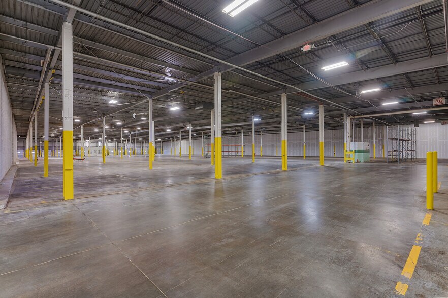 More Photos Of 2251 Sylvan Rd, East Point Warehouse For Lease