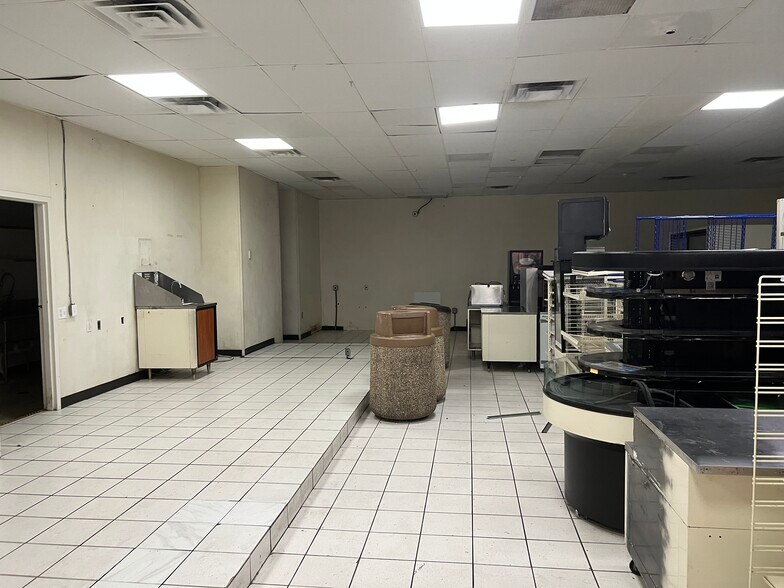 More Photos Of 10111 N Lamar Blvd, Austin Fast Food For Sale