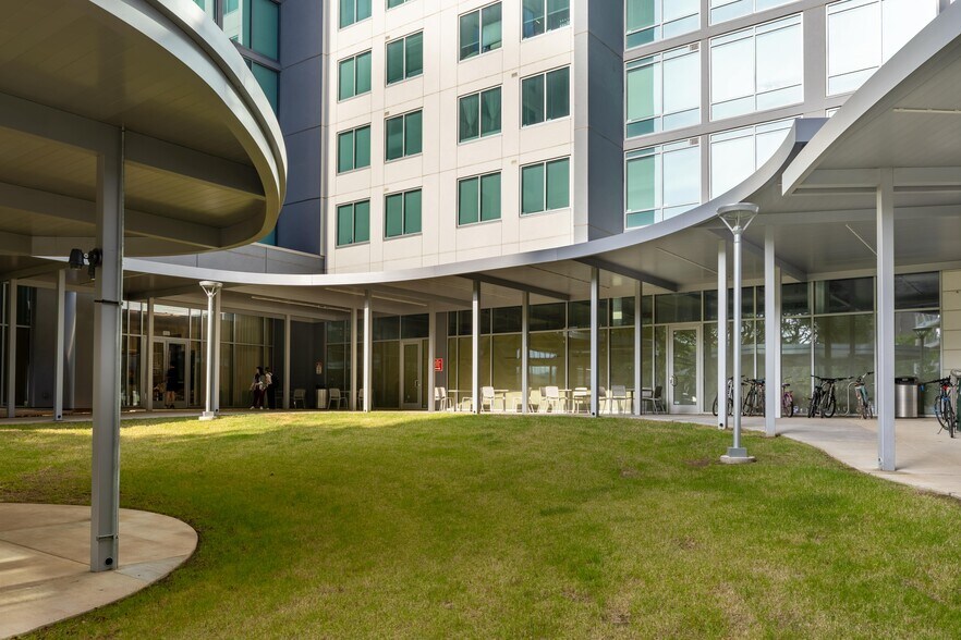 More Photos Of 6919 Main St, Houston Apartments For Lease