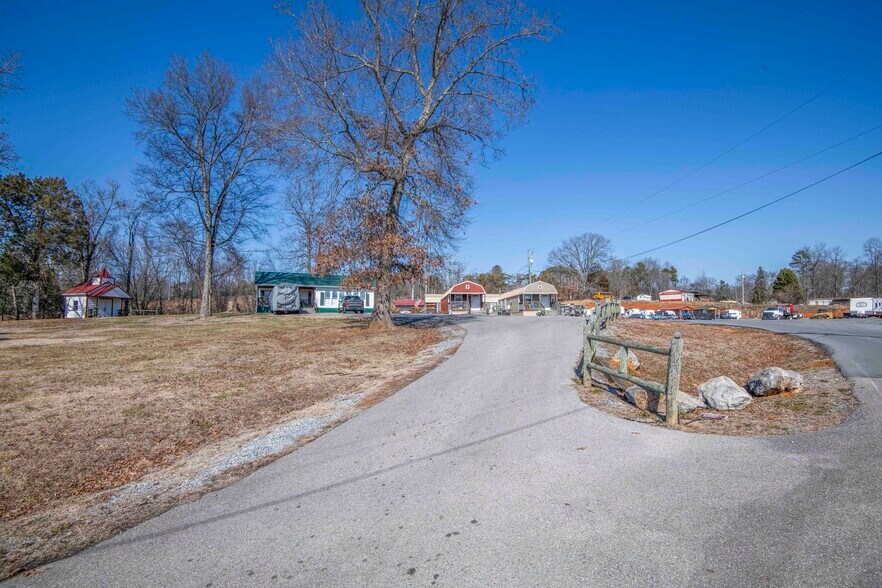More Photos Of 104 Circle Rd, Newport Manufactured Housing Mobile Home Park For Sale