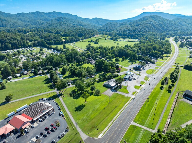 More Photos Of 8123 E Lamar Alexander Pky, Townsend Restaurant For Sale