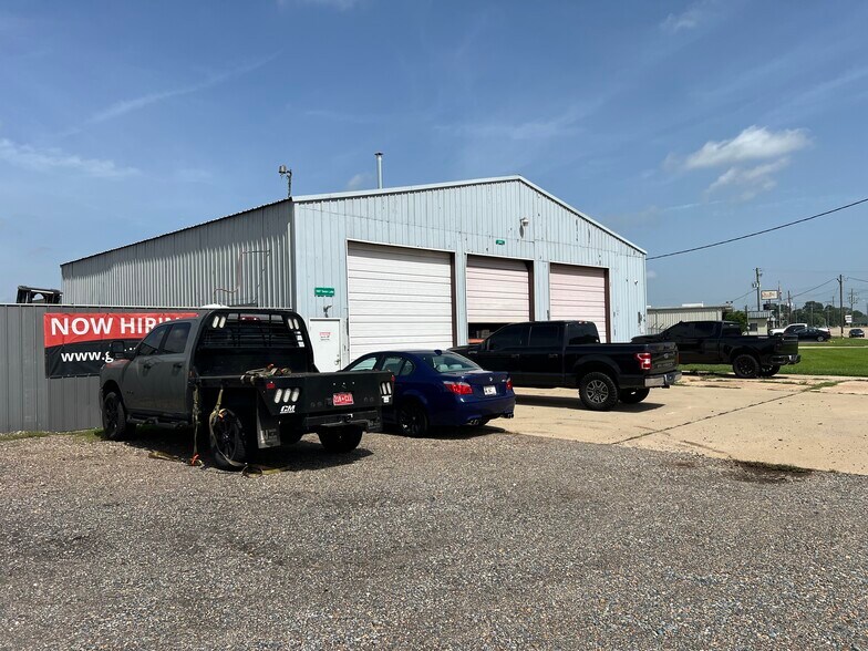 Primary Photo Of 1605 Swan Lake Rd, Bossier City Manufacturing For Sale