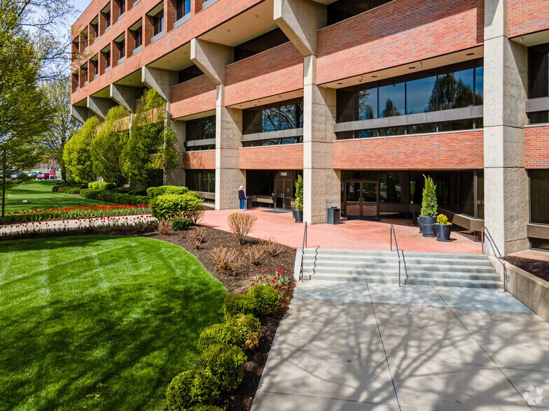 More Photos Of 11880 College Blvd, Overland Park Office For Sale