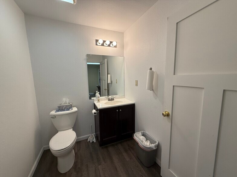 More Photos Of 910-912 7th St, Onawa Office For Sale