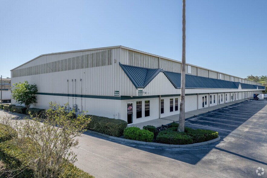 More Photos Of 4725 E Lakeland Commerce Pky, Lakeland Warehouse For Lease
